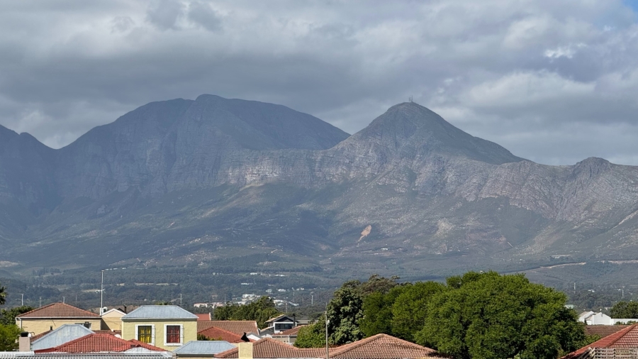 2 Bedroom Property for Sale in Whispering Pines Western Cape